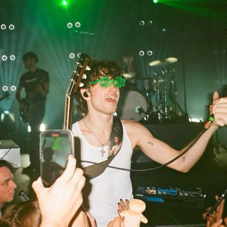 best of elijah hewson (@dailyhewson) on Twitter photo 