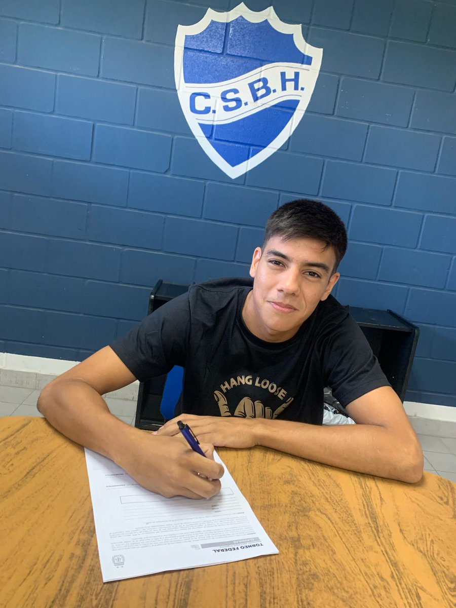 clubbenhur's tweet photo. ⚽️ #FederalA. Enzo Fernández seguirá en #BenHur. El máximo goleador del Ascenso firmó contrato con la Institución por tres temporadas. Integrará el plantel que disputará el Torneo Federal “A”.
¡Vamos Enzo! 💪
 #VamosBenHur 🔵⚪🔵 https://t.co/9jbwruXJzf