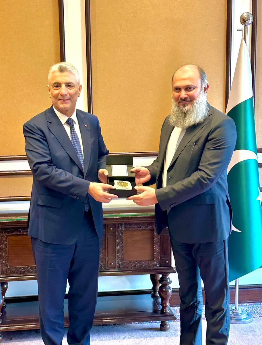 WaderaShezad's tweet photo. اسلام آباد: پاکستان اور ترکیہ کے درمیان 21 نئے معاہدے، تجارتی، اقتصادی اور دفاعی تعاون میں وسعت—وزیر تجارت جام کمال خان اور ترک وزیر تجارت عمر بولات کی ملاقات، دوطرفہ تعلقات مزید مضبوط بنانے پر اتفاق۔ @jam_kamal @MaryamNSharif @PakSarfrazbugti @SarawanChief @ https://t.co/MJB5jjDUUR