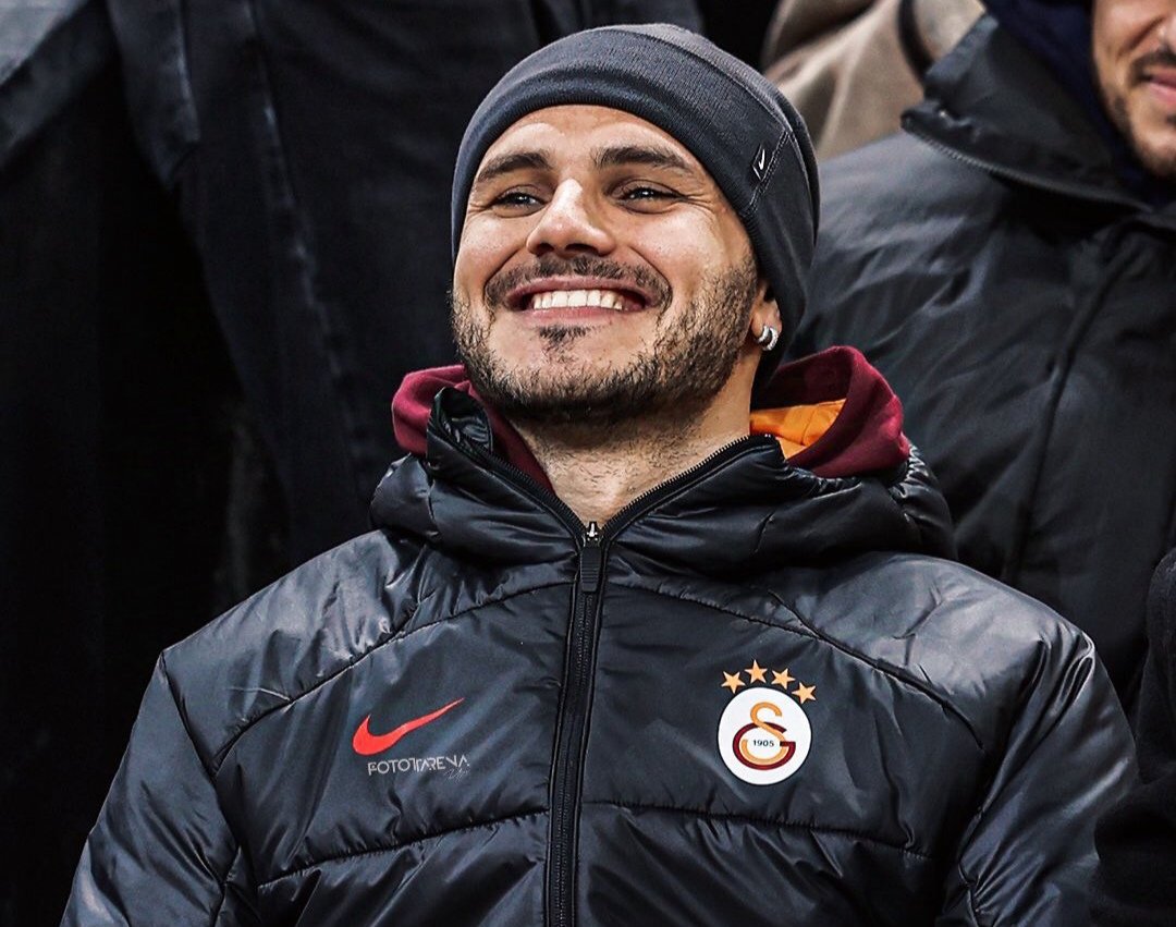 SinyorBoey's tweet photo. Bu takımın hocası bu adammış. https://t.co/CBbYef1A0E