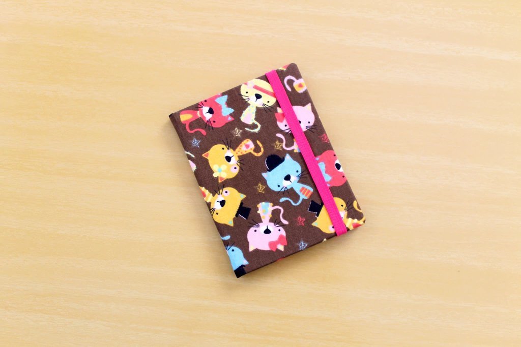 BellaMiaAtelie's tweet image. #PresentesCriativos ✨
Saia de casa e carregue somente o que você precisa! 👝 
O 𝐏𝐨𝐫𝐭𝐚 𝐃𝐨𝐜𝐮𝐦𝐞𝐧𝐭𝐨𝐬 é perfeito!  🪪
Veja mais detalhes, acesse nossa coleção: bellamiaatelie.com.br/acessorios/por…
#portadocumentos #acessórios #cartonagem #carteirasdemão