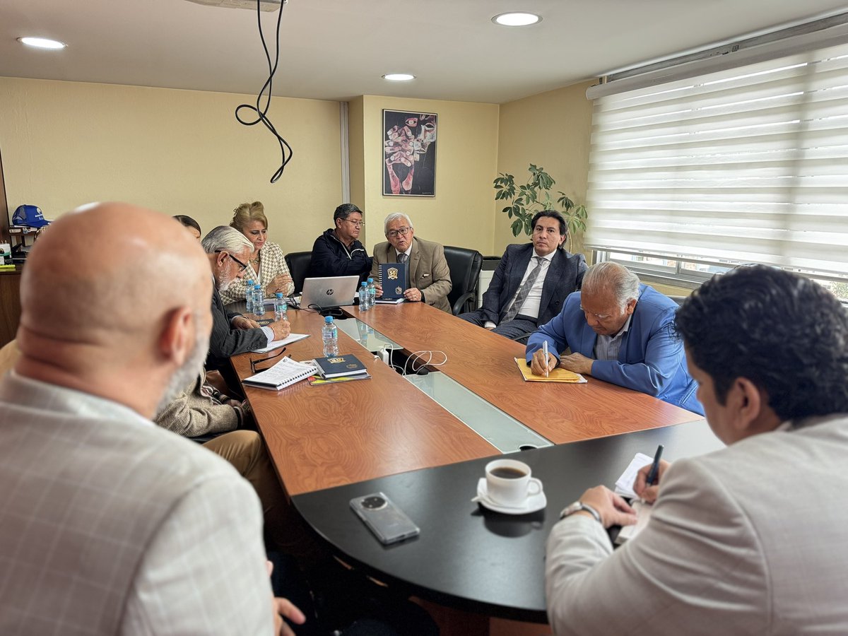 Con el objetivo de articular acciones en beneficio de los jubilados del Ecuador, me reuní con dirigentes nacionales de la Confederación Nacional de Jubilados del Ecuador, demostrado resiliencia y determinación  para  encontrar soluciones a los problemas que les afecta . <a href="/IESSec/">IESS</a>