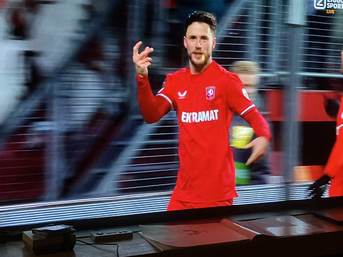 IvoNieborg's tweet photo. Na het ๐
Bakker hebben we nu de๐๐ปvan van Wolfswinkel @JoopBuyt @Hoekie_B
#eerstedebeste
#juichen https://t.co/CYycP6RBuO