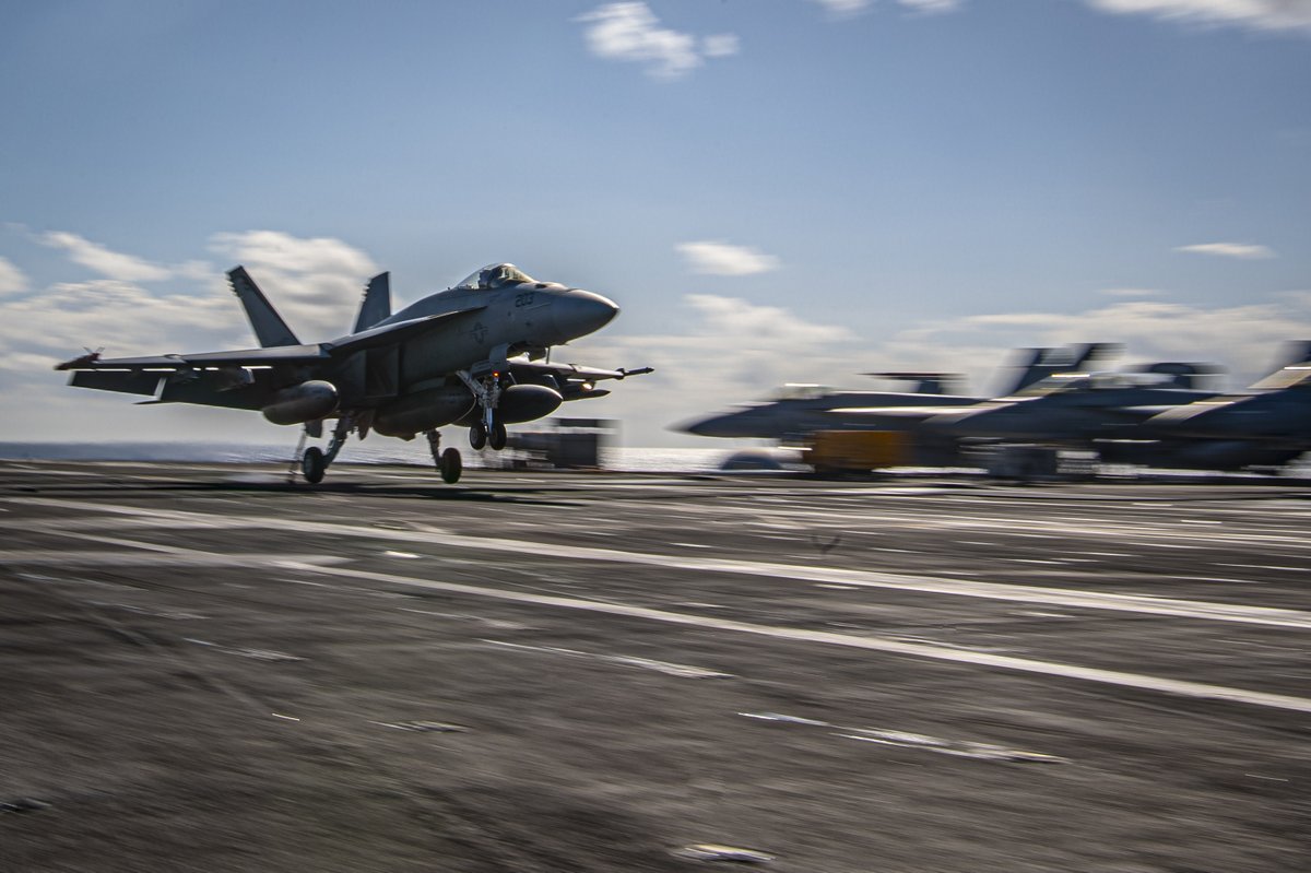 USNavy's tweet photo. #USNavyPhotosoftheDay
1οΈβ£ #USSNimitz #FLTOPS in Pacific Ocean
2οΈβ£ @USSWaspLHD1 ammo offload
3οΈβ£ #FLTOPS aboard #USSAmerica in Philippine Sea
4οΈβ£ A Sailor supervises MH-60R Sea Hawk helo landing aboard #USSSampson in Pacific Ocean
#AmericasNavy250
π https://t.co/aZddB6hxYf https://t.co/ZsVqGq4oDT