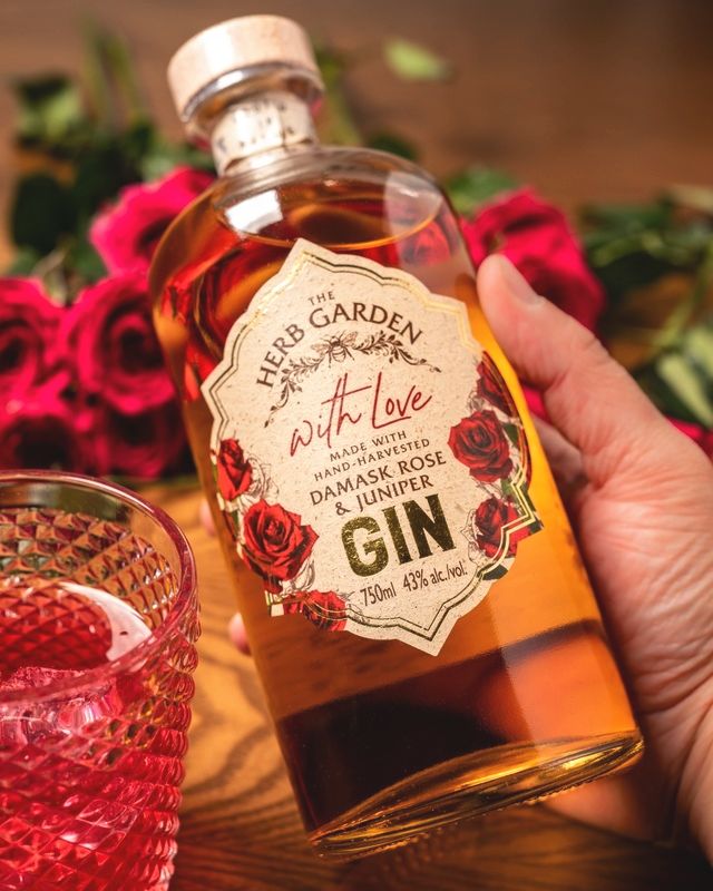 Looking for the perfect way to say “I love you” this Valentine’s Day? Surprise your special someone with a bottle of Damsk Rose 'With Love' Gin from Secret Garden Distillery! @secretgardendistillery

#ValentinesDay #WithLoveGin #SecretGardenDistillery #DamskRoseGin