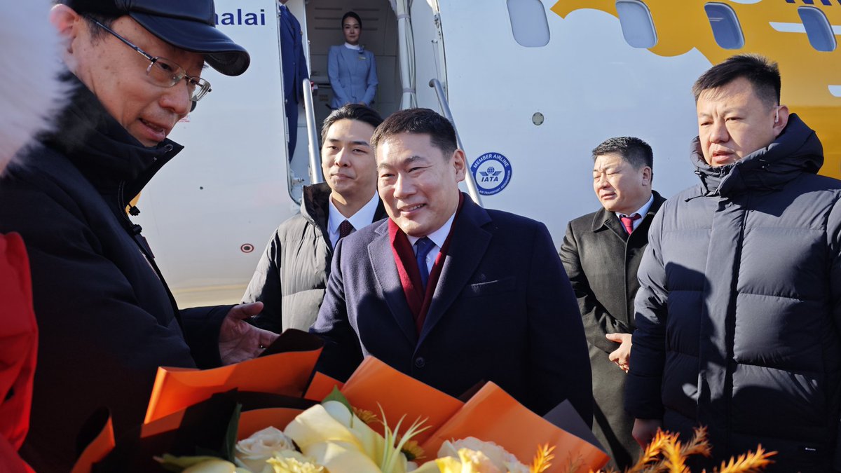 Монгол Улсын Ерөнхий сайд Л.Оюун-Эрдэнийг Харбин хот халуун дотноор угтан авч байна! 🎉

A warm welcome from Harbin to Prime Minister <a href="/OyunerdeneMN/">Л.Оюун-Эрдэнэ</a>!🎉

哈尔滨热情欢迎奥云额尔登总理到访！🎉
<a href="/zasag_mn/">Монгол Улсын Засгийн газар 🇲🇳</a>