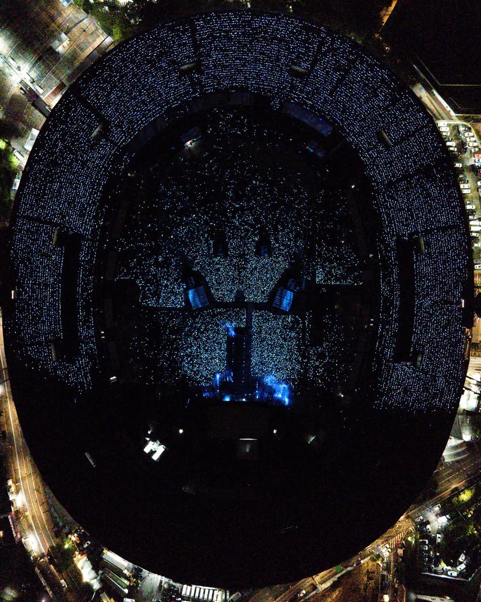 Vista aérea del Estadio Do Morumbi en São Paulo, durante el concierto de Shakira.

#LMYNLWorldTour #LMYNLWorldTourSaoPaulo