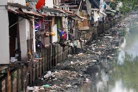 ShahabuddinKing's tweet photo. Photos of some slums in SEA. There is beauty everywhere, so I thought of posting some pictures of some of the slums around South-East Asia. 😀😄 I don't own any of these pictures, I copied them from Google and pasted them here

#indonesia
#slum 
#thailand
#malaysia https://t.co/Q0yqRNDer9