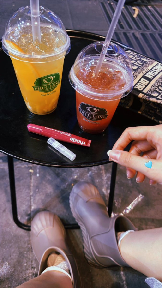 Đi uống #PhucLong dạo phố với Trinh nhé