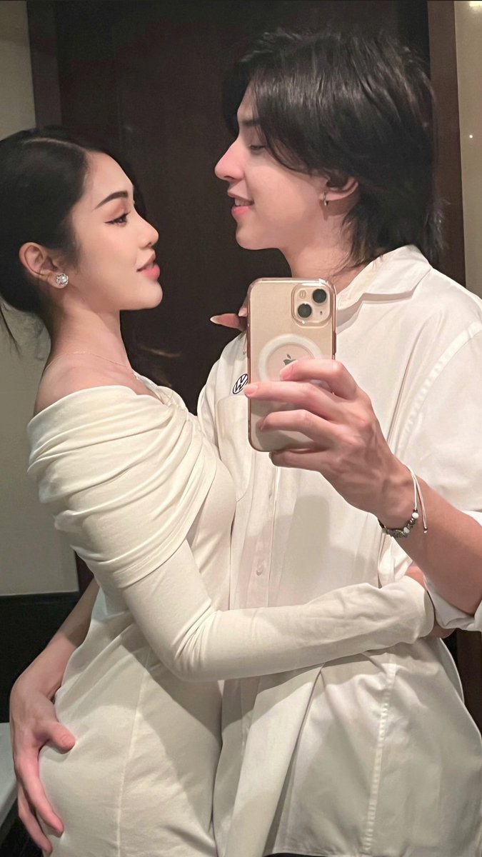 FitriKorapawat_'s tweet photo. Mommy and Daddy😍❤. @JjChayakorn @yupee_page 
#jj__chayakorn #jjchayakorn #yupee #jjyupe #Thailand #ValentinesDay #love #romantic #fypシ https://t.co/eHo0bEisXc