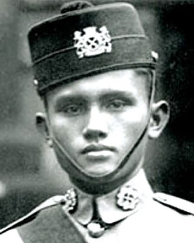 Semalam,  saya telah hadir ke majlis bacaan yasin dan tahlil sempena memperingati gugurnya Allahyarham Leftenan Adnan, perwira tahahair yang lahir di Sungai Ramal. 

Leftenan Adnan terkorban dalam pertempuran dengan askar Jepun pada 14 Februari 1942 di Singapura.