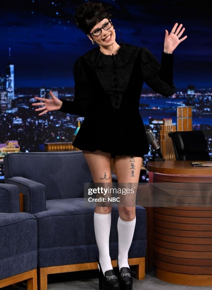 AxelRod2006's tweet image. Halsey tonight on Jimmy Fallon's show ๐ค