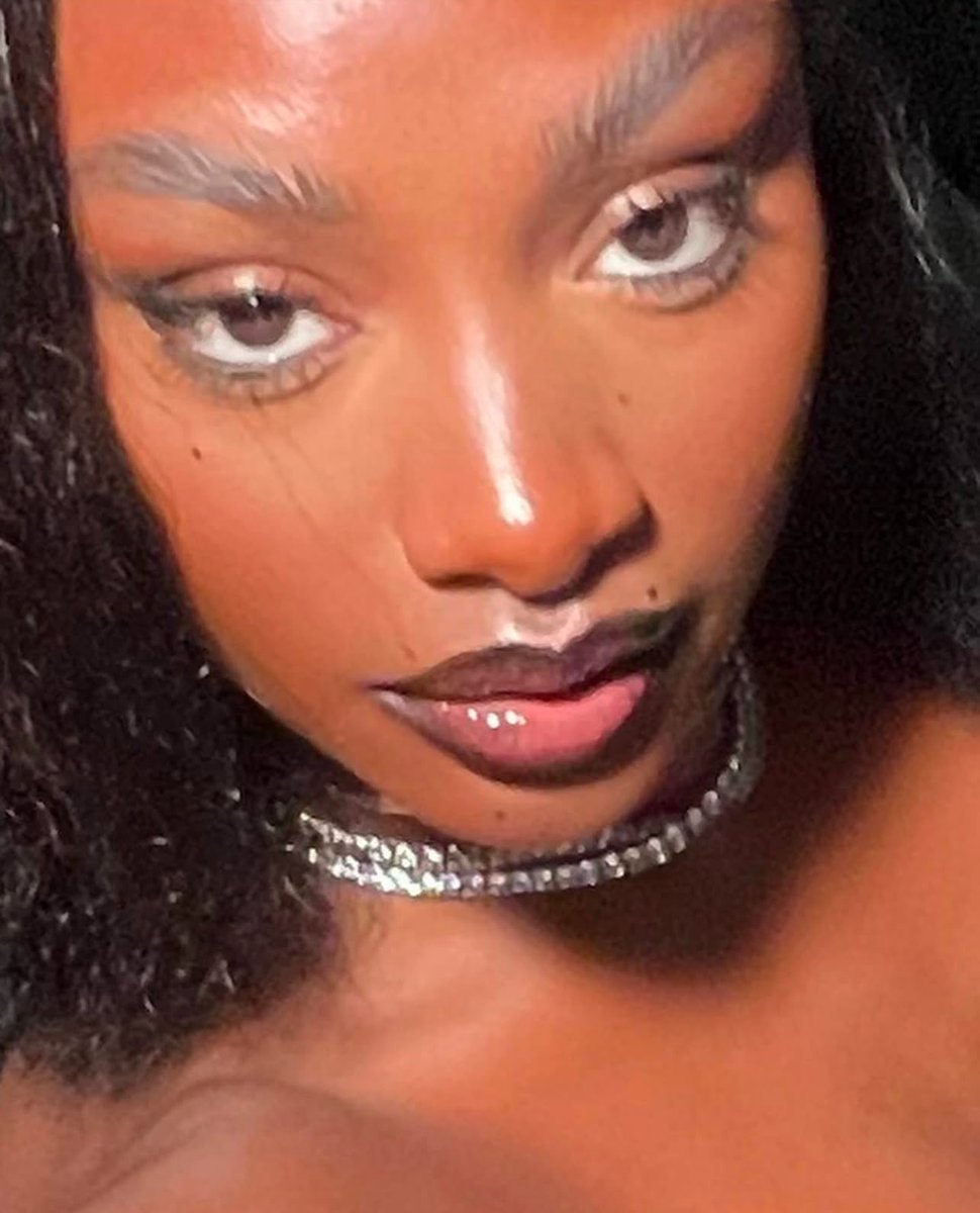 Mcleodmanna's tweet photo. Oh how beautiful it is to be a black woman https://t.co/ElEAe0zjb3
