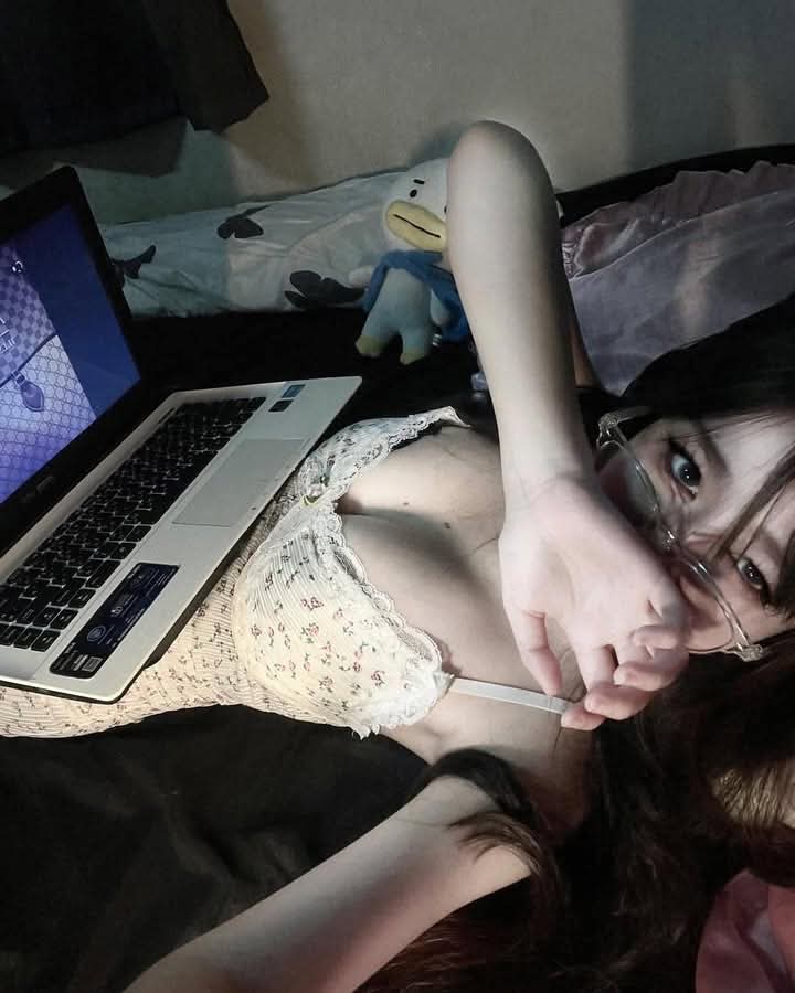 Hoa valentine của em đâu rồi.