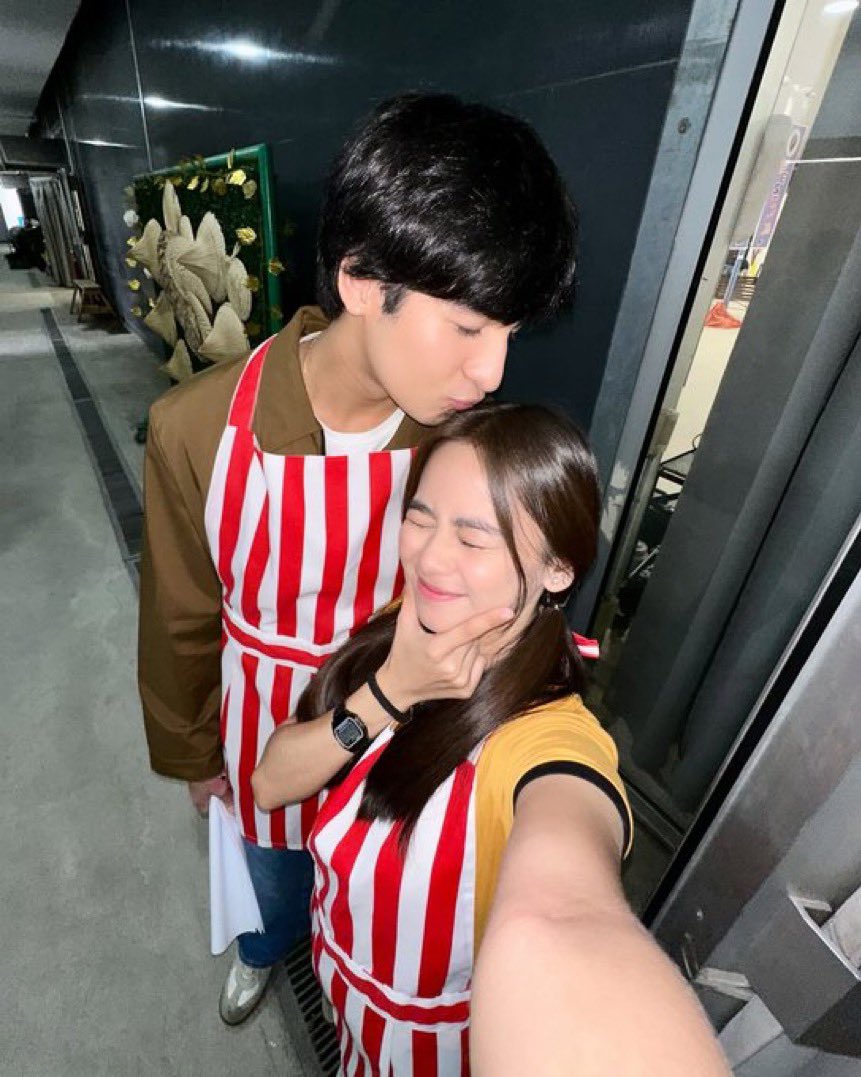 kpopprpxyhopb's tweet photo. ohh it’s ashdres thing now?? 🥹🥹

#AshDres https://t.co/STGK5brLJE