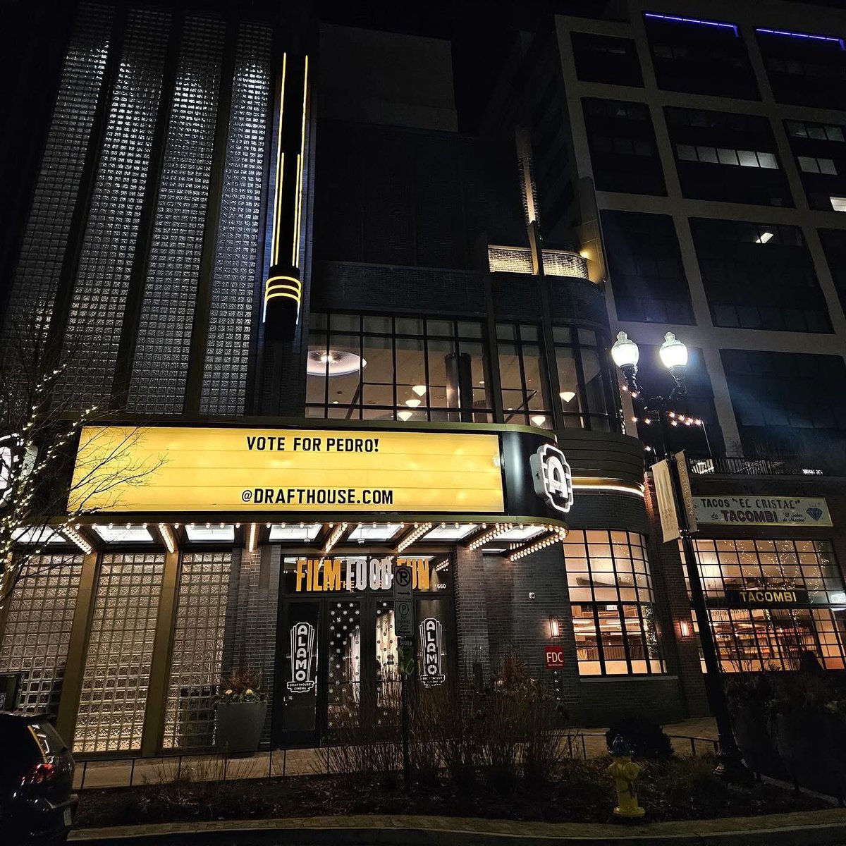 AlamoDC's tweet image. Thank you, @EfrenRamirez, for making all of our wildest dreams come true.

#NapoleonDynamite #VoteForPedro #AlamoDC #AlamoParty @alamodrafthouse