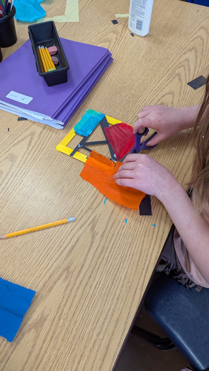 MSki81's tweet photo. This week #Artspiration students expressed themselves! After studying a variety of Expressionist artists, they created Mondrian-inspired pieces. Stay tuned for how these collaborative pieces turn out!
@MannRebeL17 @PhelpsCenter https://t.co/K0xTwE8D69