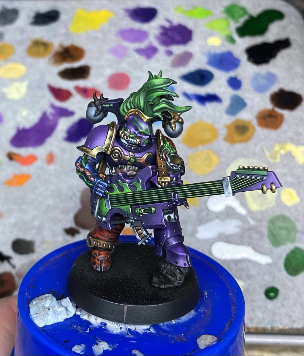 Evening, I’ve been having some fun with a noise marine as a warm up for the new emperors children kits. 
#WarhammerCommunity #PaintingWarhammer