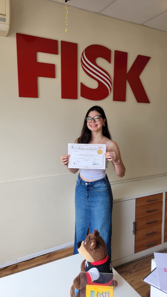 FiskMarechal's tweet photo. Mais uma aluna da @fiskmarechal que conquistou o certificado final de inglês! Parabéns Carol, vc se dedicou mto e chegou lá!! Agora com o certificado da Fisk e do MET vc chega aonde quiser! 🥰🥰🥰 https://t.co/YzOGu7OMLI