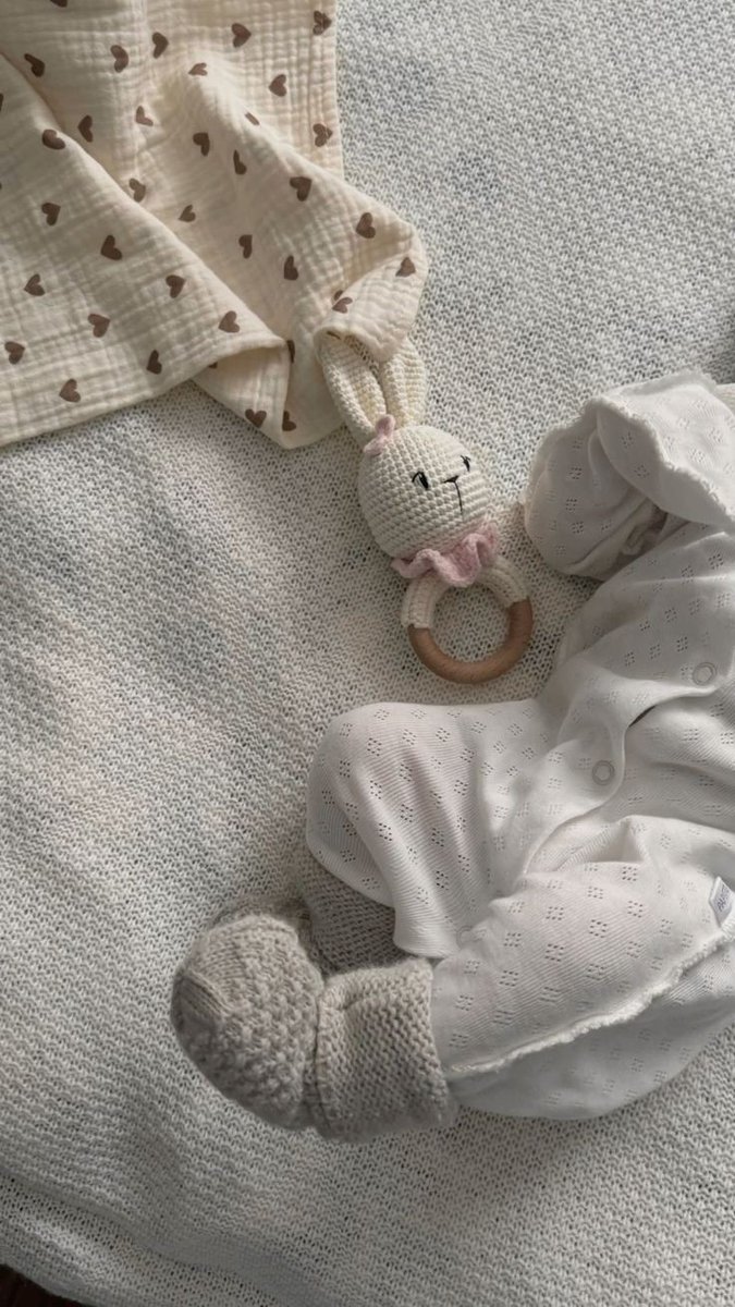 "وينبغي الصبر على البنات والإحسان إليهن،وأن لا يُفضّل عليهن الذكور بغير سبب شرعي"

📗ابن مفلح 
الآداب الشرعية ١/٤٨٠