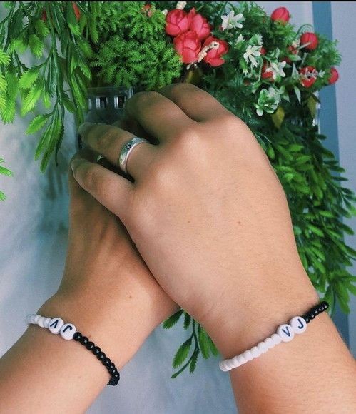 PenielSalima's tweet photo. Aujourd’hui, c’est la Saint-Valentin ! Offrez à Madame un bracelet personnalisé My Perle, un cadeau unique et rempli d’amour. ✨

📩 Commandez maintenant ! 0979169056
#SaintValentin #BraceletPersonnalisé #MyPerle https://t.co/xCH84gqaZn