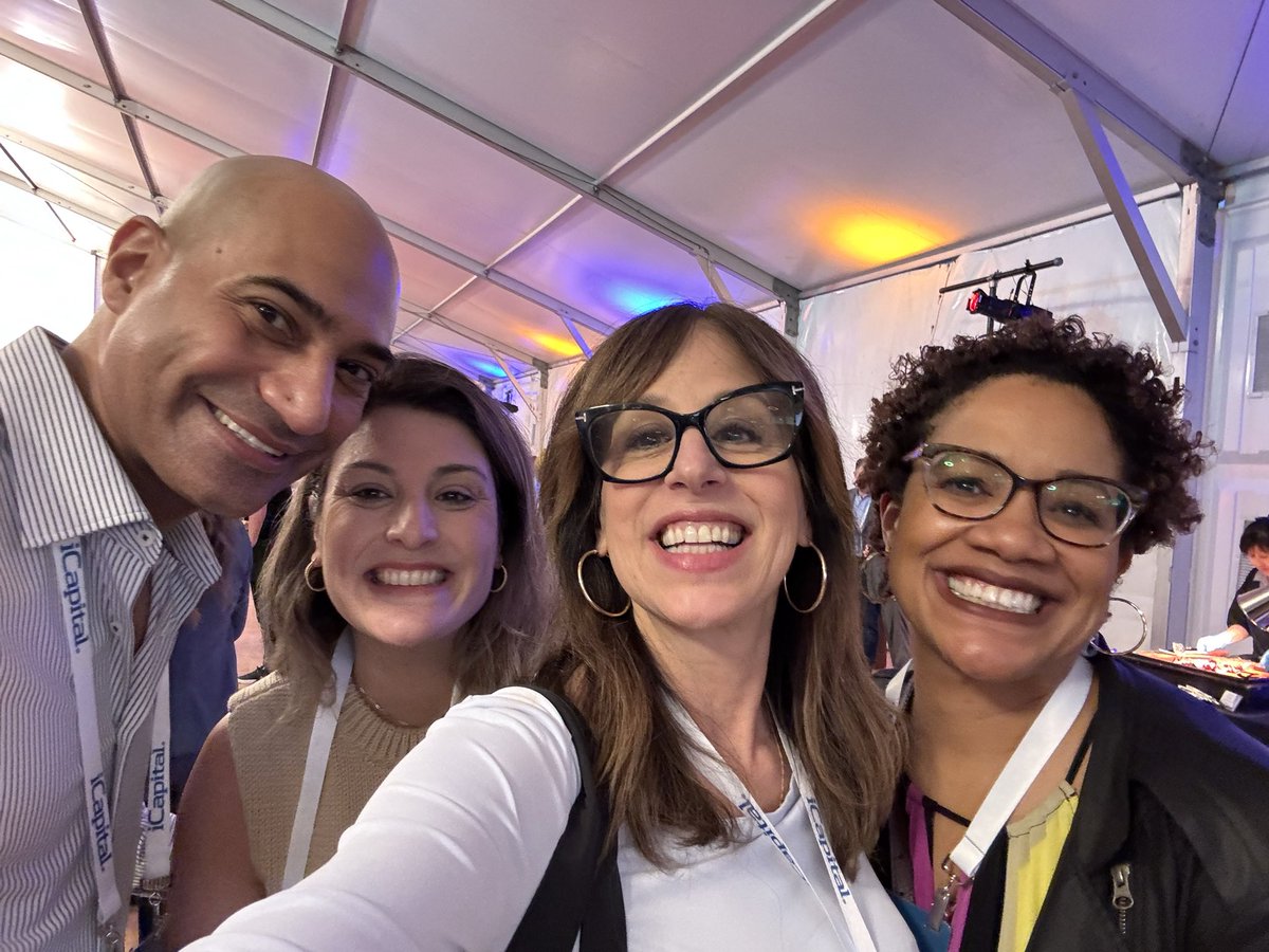 Amazing moments <a href="/kdubs_waltrich/">Kelly Waltrich</a> 
<a href="/Victorlbonilla/">Victor L. Bonilla</a> <a href="/lazettabraxton/">Lazetta Rainey Braxton, MBA, CFP® (she/her/hers)</a> I absolutely adore you all #AdvyzonConference