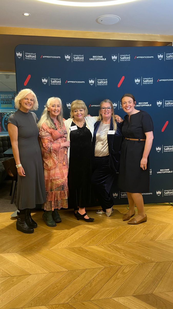 UniOSalfordTNA's tweet photo. And our amazing practice partner @MFT_PRET @MFTnhs scooped the #Apprentice #LargeEmployer Award!
Congratulations! Well deserved & it's an honour to collaborate with you in creating #NursingAssociateMagic π
#NAW2025 #Apprenticeships https://t.co/aEoYjXSWvE