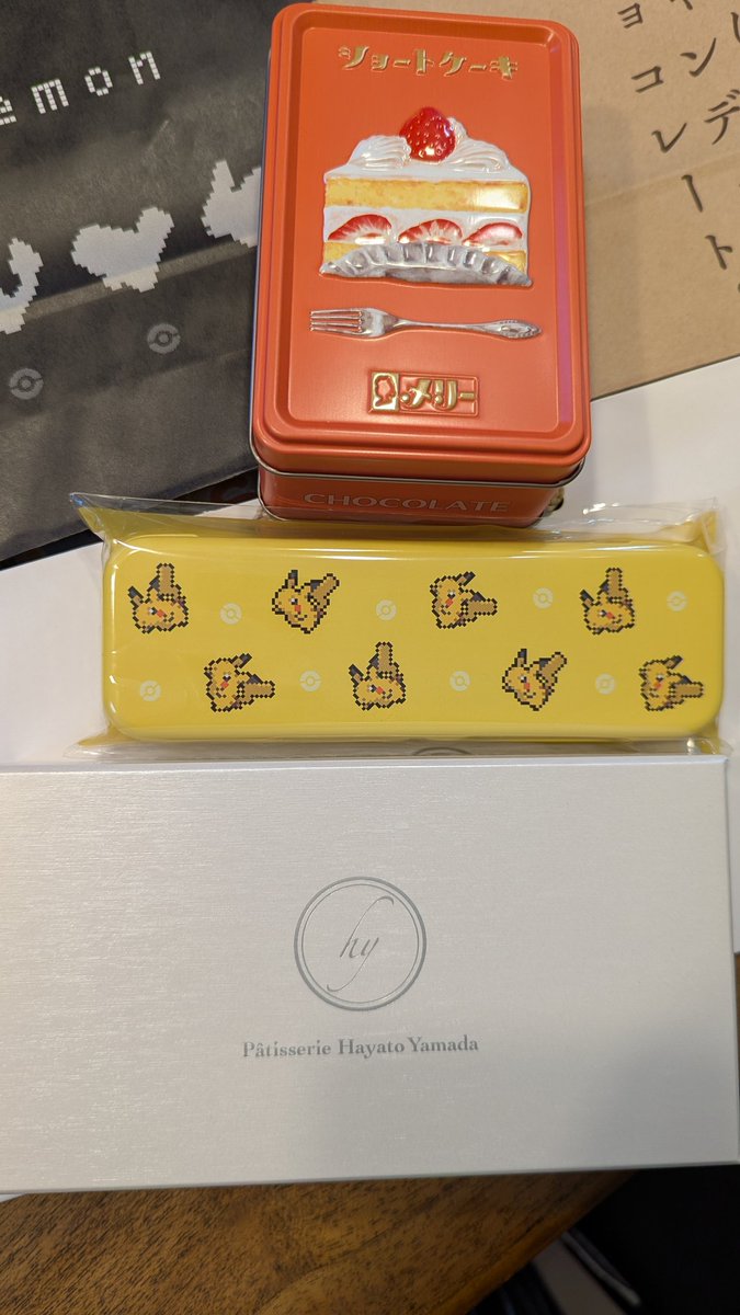 saaya002's tweet photo. 今年も高島屋行ってきた🍫
次男用だけど、自分が欲しくて今年は缶にしちゃった🍹
長男用のポケモン、いつも食べてるチョコじゃないと感動してた✨️
パティスリー ハヤトヤマダは松戸の用事の帰りにお店行ってみたい🚗😆 https://t.co/0WysfcYc2h