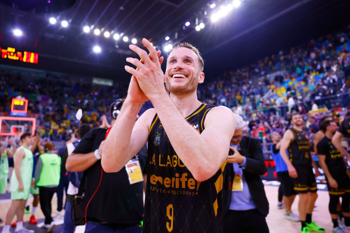 ACBCOM's tweet photo. Yo vi jugar a Marcelinho Huertas.  

#CopaACB | 📸 acb Photo / Emilio Cobos https://t.co/heQsMMIF9v
