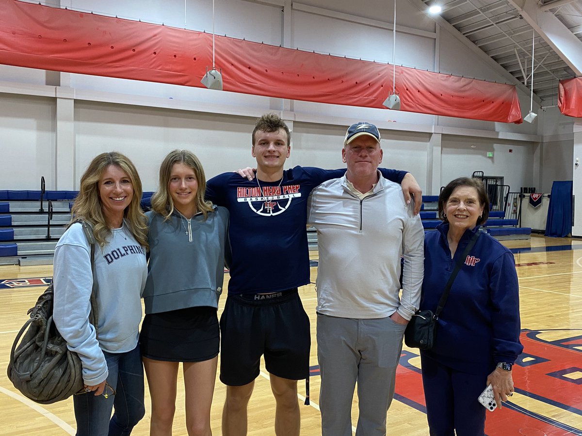 Thanks to everyone at HHP for making it a great Senior Night!
Looking forward to making a run at State Playoffs…
Hit the +1,850 pts in my HS career.