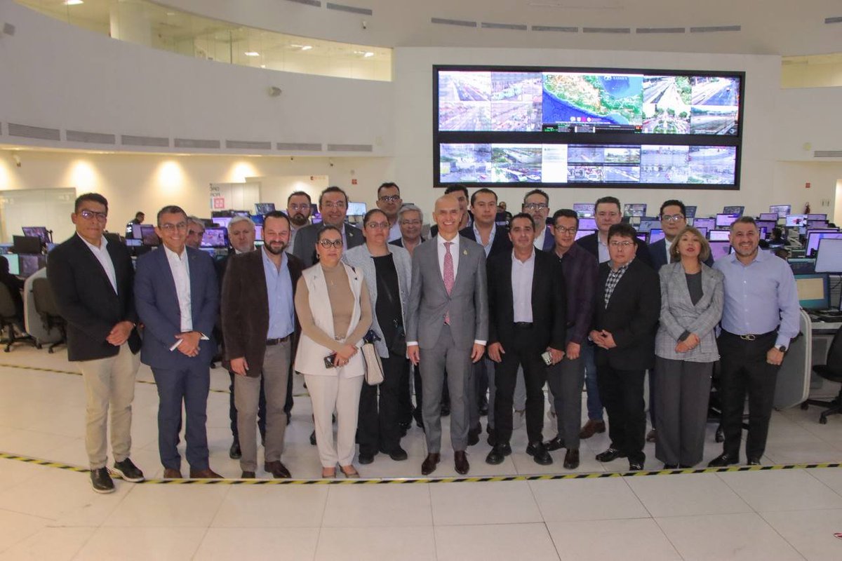 La seguridad es un bien superior que entendemos desde el <a href="/GobCDMX/">Gobierno de la Ciudad de México</a>, que encabeza, <a href="/ClaraBrugadaM/">Clara Brugada Molina</a>, y desde el sector privado, hoy representado por la visita cívica de las y los integrantes de <a href="/S_GrupoIPS/">Grupo IPS</a>, que encabeza mi estimado <a href="/Armando_ZunigaS/">Armando Zúñiga</a>, al <a href="/C5_CDMX/">C5 CDMX</a>, corazón de la