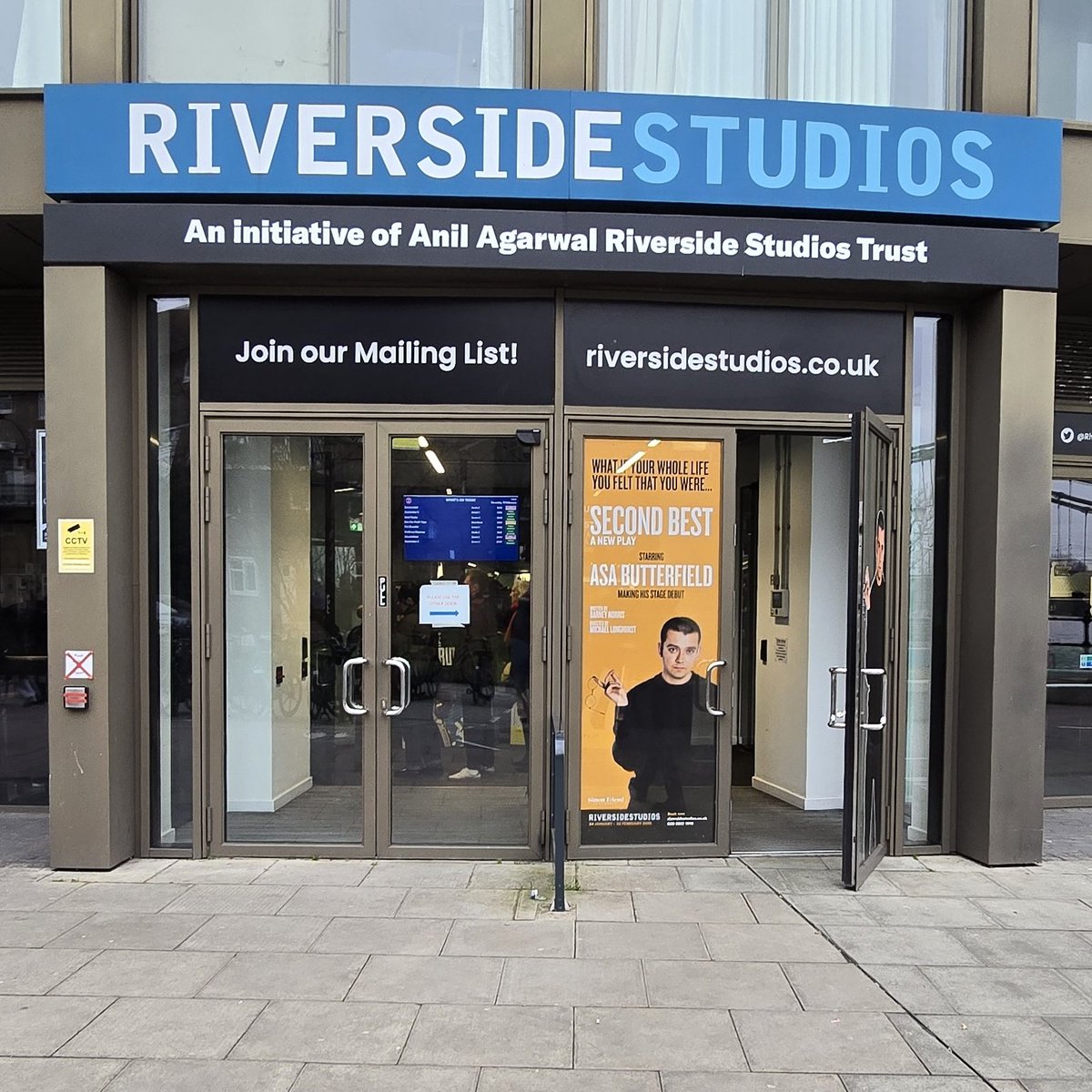 MatthewRimmer's tweet photo. #SecondBest at @RiversideLondon is excellent. Asa Butterfield (@asabfb) makes Martin feel real in this one-man show.

Anticipated quirky comedy but it's more than that; profound &amp; moving. Innovative set too, reinventing itself. Standing ovation; see it if you can! #SecondBestPlay https://t.co/i36KnlreQu