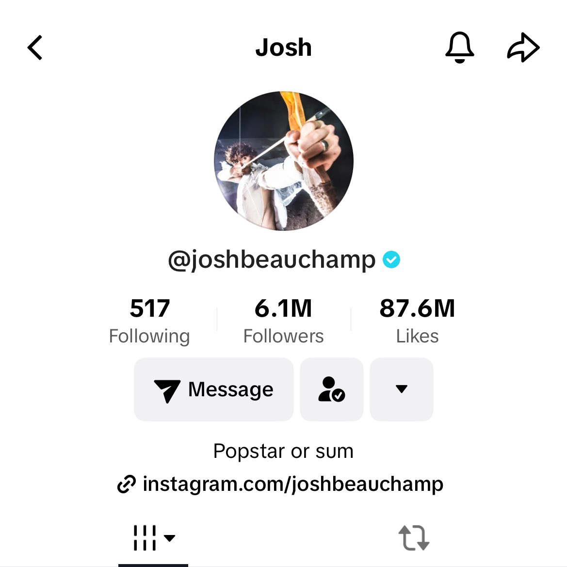 specialjoshb's tweet photo. TikTok’s que o Josh arquivou/apagou, a thread; https://t.co/NM6z6BRyyO