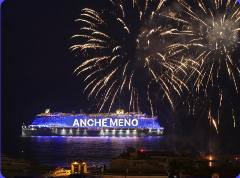 ilmarestanca's tweet photo. Se la suonano e se la cantano da soli #Sanremo2025 
#sanremo https://t.co/pUBw1KhnkN