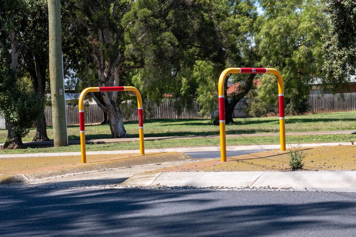 BarrierGroup's tweet photo. 🚴‍♂️ 𝐒𝐚𝐟𝐞𝐭𝐲 𝐒𝐭𝐨𝐩𝐬 𝐌𝐚𝐝𝐞 𝐄𝐚𝐬𝐲: 𝐁𝐢𝐜𝐲𝐜𝐥𝐞 &amp; 𝐏𝐞𝐝𝐞𝐬𝐭𝐫𝐢𝐚𝐧 𝐇𝐨𝐥𝐝𝐢𝐧𝐠 𝐑𝐚𝐢𝐥𝐬! 🚦

Learn more: https://t.co/8dhaTmtIlM

#BarrierGroup #Safety #SafetyFirst #CyclingSafety #PedestrianSafety #Bike https://t.co/EMn7oy0Rkm