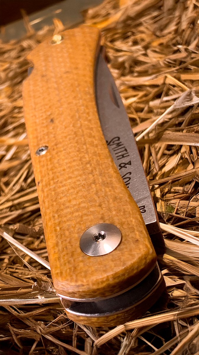 SmithnSonsKnfCo's tweet image. Mudbugs are back—but in small batches this time! Our last major restock is behind us, but we’re building more as we can and adding them to the site. Check back often to snag one while they last! #Mudbug #BackInStock #EDC