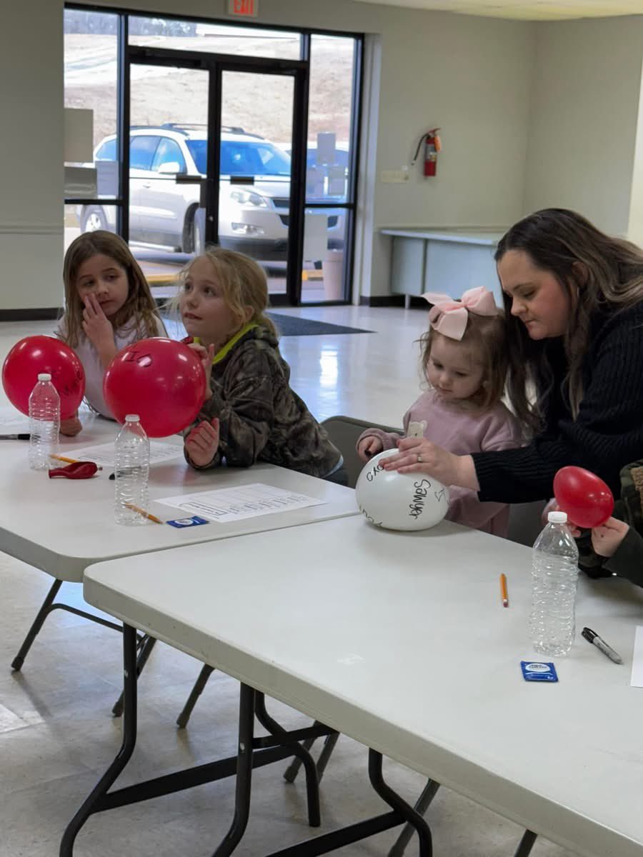 CalhounCoExt's tweet image. Calhoun 4-H met today and participated in a Sweetheart Valentine’s Day STEM project. 4-H member’s learned about the scientific method and chemical reactions, using alka- seltzer and water to create carbon dioxide!!
#MS4H #learnbydoing #4HGrowsHere #MSUext