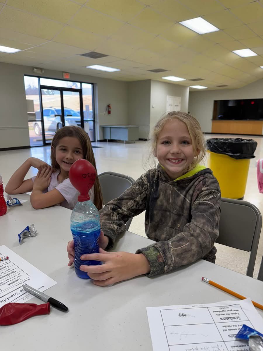 CalhounCoExt's tweet image. Calhoun 4-H met today and participated in a Sweetheart Valentine’s Day STEM project. 4-H member’s learned about the scientific method and chemical reactions, using alka- seltzer and water to create carbon dioxide!!
#MS4H #learnbydoing #4HGrowsHere #MSUext