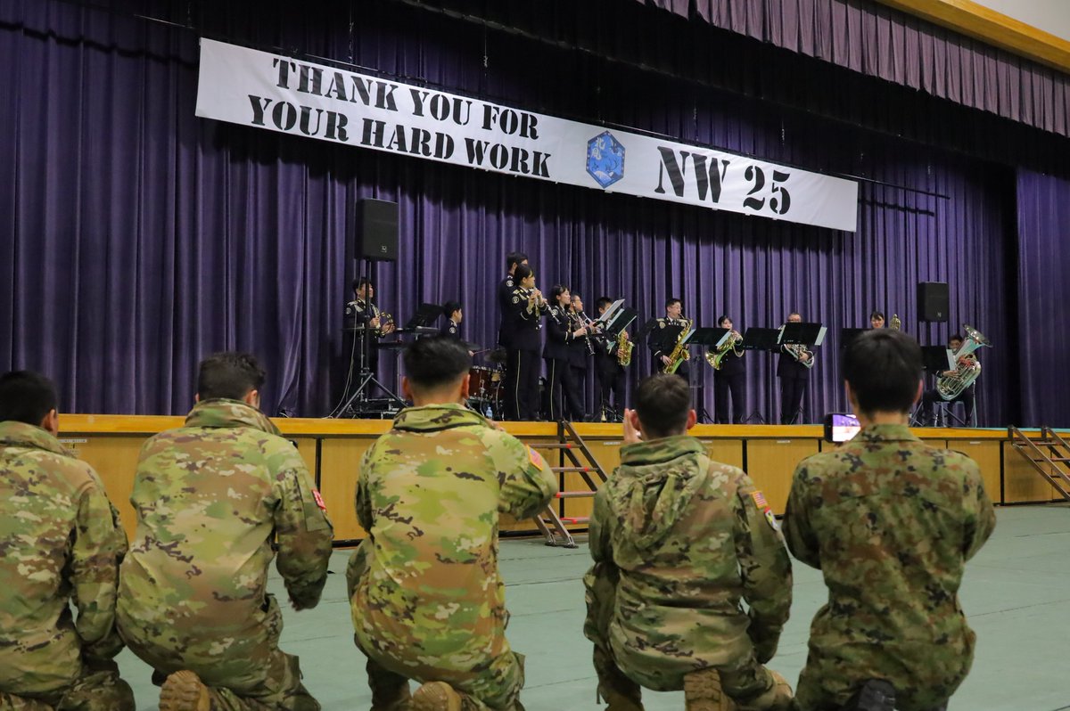 11b_na_jgsdf's tweet photo. 【交流会】
#防衛省 #陸自 #自衛隊 #自衛官 #冬季訓練 #NorthWind25 #NW25 #日米共同 https://t.co/EDctIICBZI