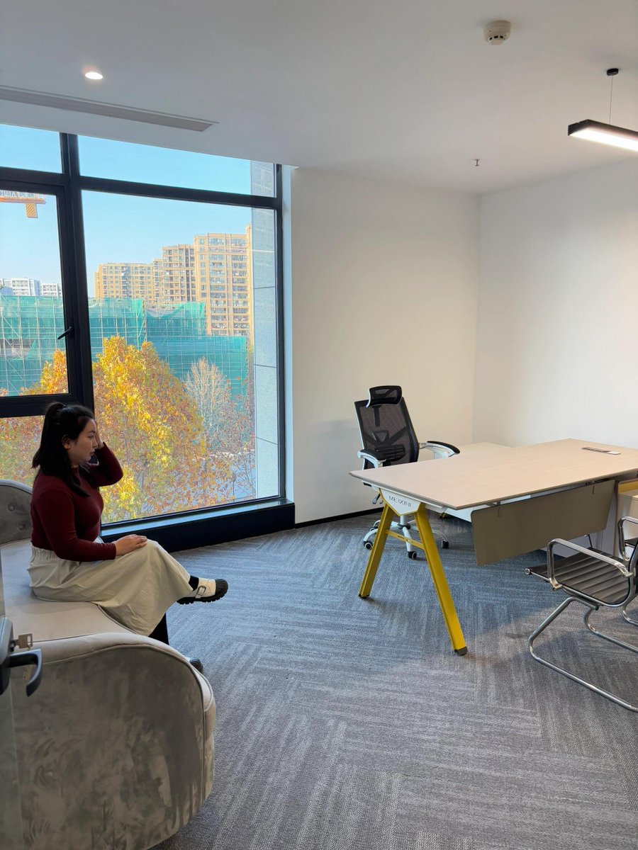 chenMslive's tweet image. 제 친구는 오늘 매우 바쁜 것 같아요. 그녀의 회사에 오려면 여전히 약속을 잡아야 합니다.