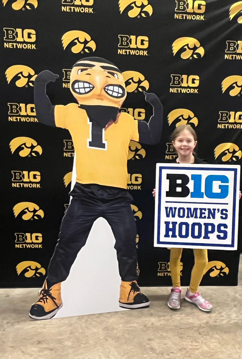 KamiLHolmes's tweet photo. Let’s go Hawks! #fightforiowa @IowaWBB https://t.co/DmT4cHMfFF