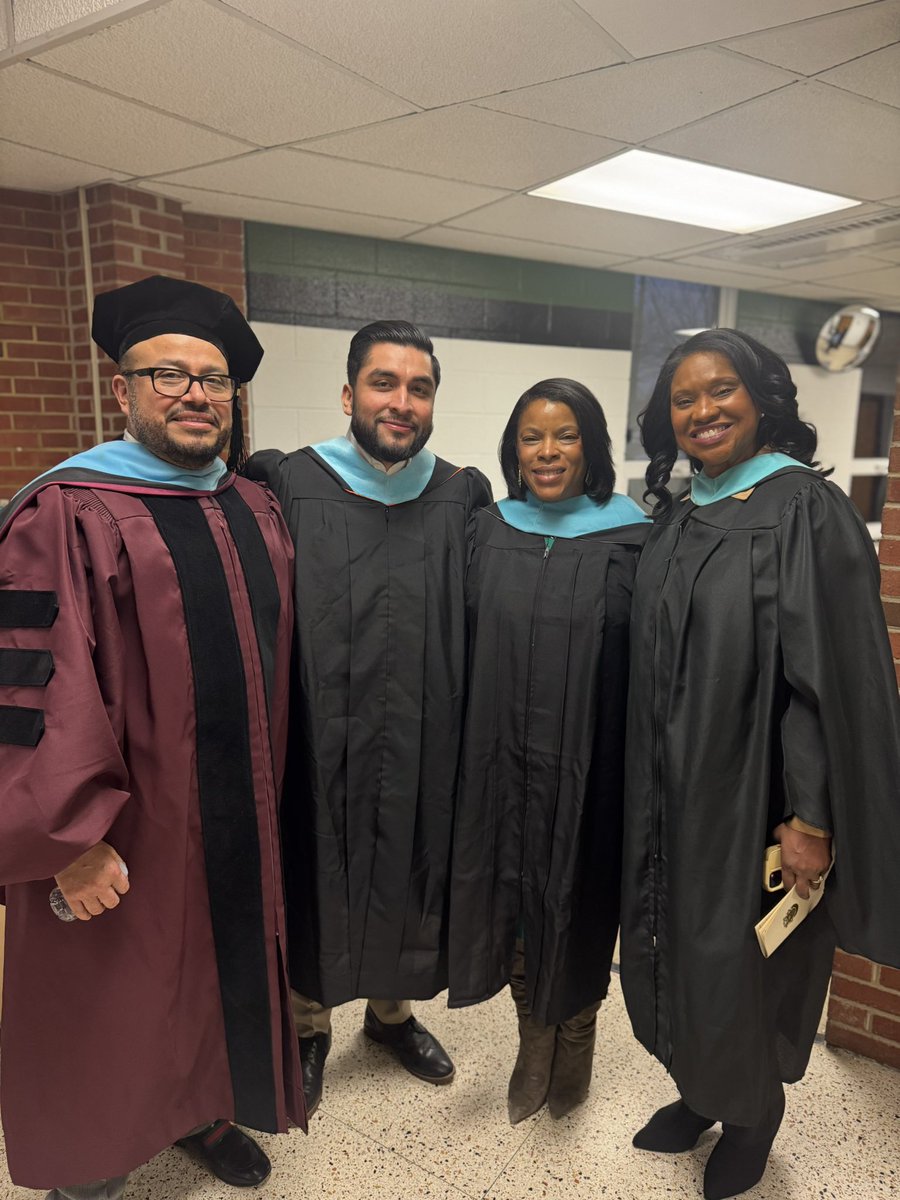 ResendizEDU's tweet photo. Congratulations Principal Whatley on your first graduating class as principal of Mountain View High @fcpsnews! The student testimonies were moving and powerful! Graduations have always been my favorite events in all of education! It is an honor to support your vision! #TeamFCPS https://t.co/QkRIht3ZdN