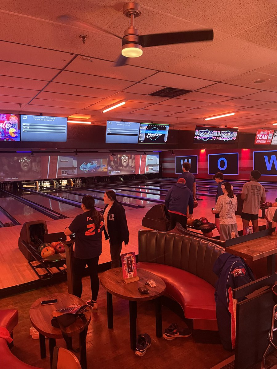 Made it to Houston and the Berry Center for State! Unfortunately, Bowl (iykyk) has league play tonight so we’re having to pivot to New Bowl. Having a great time with some end of season bonding!