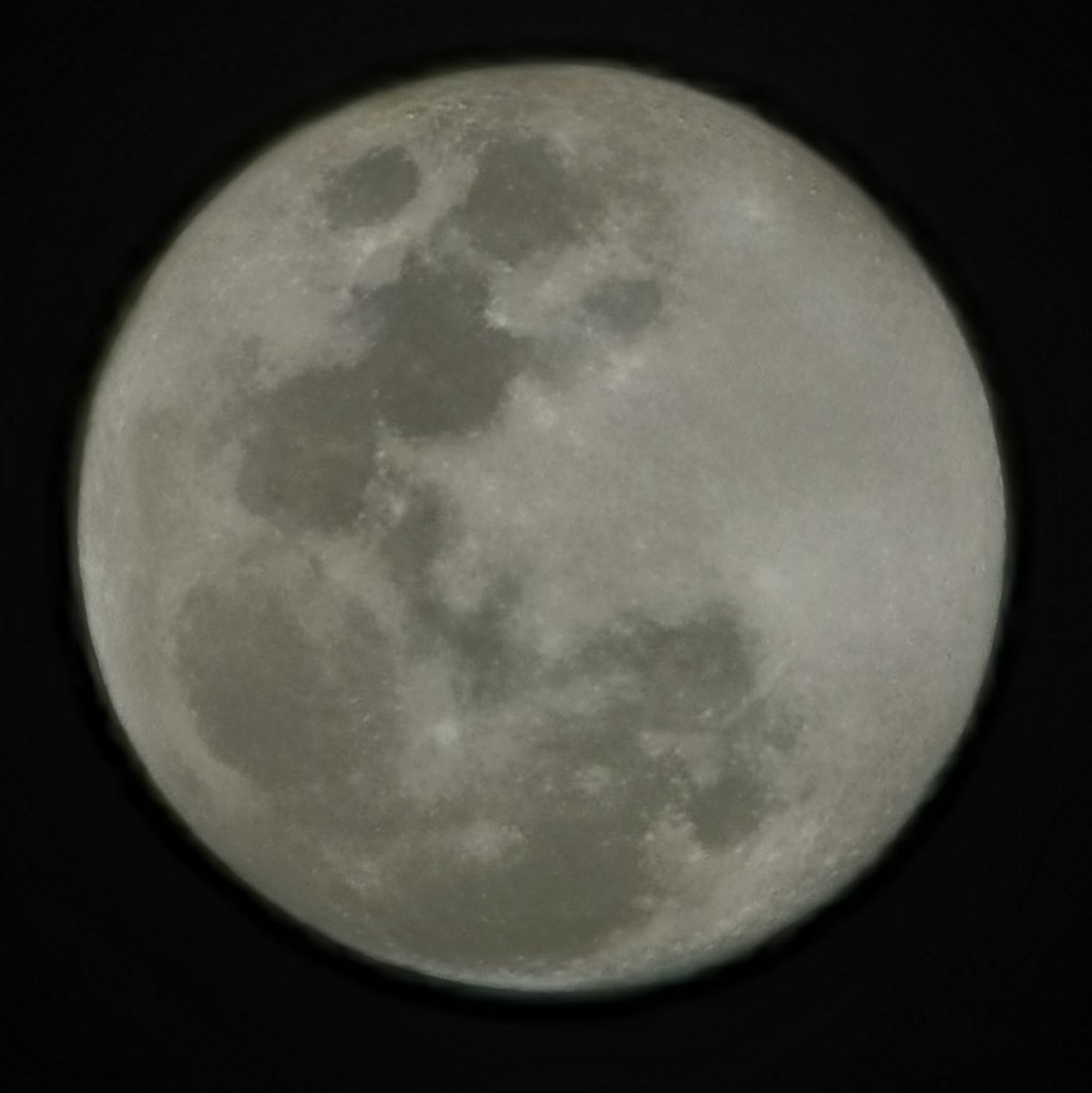 mattako2's tweet photo. Snowmoon https://t.co/t4HsxSfEko