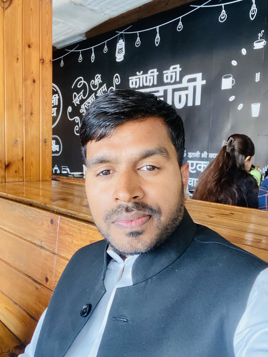 ajaynishadraj's tweet image. आदरणीया डिंपल भाभी जी के रेस्टोरेंट सैफ़ई कैफ़े में दोपहर का भोजन किया अपने समाजवादी परिवार के साथ बहुत ही शानदार और यादगार पल 🙏❤️
#upload #saifai #Update #up
#lucknow #Banda #happy