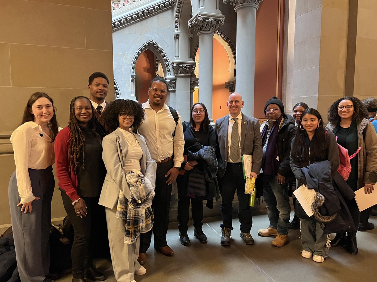 DegreesNYC's tweet image. We were in Albany this week with @NYSACAC & @cacny1989 talking with Legislators like @HarveyforNY about #studentaid #opportunityprograms meeting students’ #basicneeds & a P-20W State Longitudinal Data System #SLDS Now more than ever, Equity matters!
#whywedothiswork #DegreesNYC