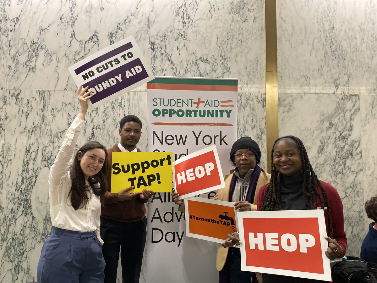 DegreesNYC's tweet image. We were in Albany this week with @NYSACAC & @cacny1989 talking with Legislators like @HarveyforNY about #studentaid #opportunityprograms meeting students’ #basicneeds & a P-20W State Longitudinal Data System #SLDS Now more than ever, Equity matters!
#whywedothiswork #DegreesNYC