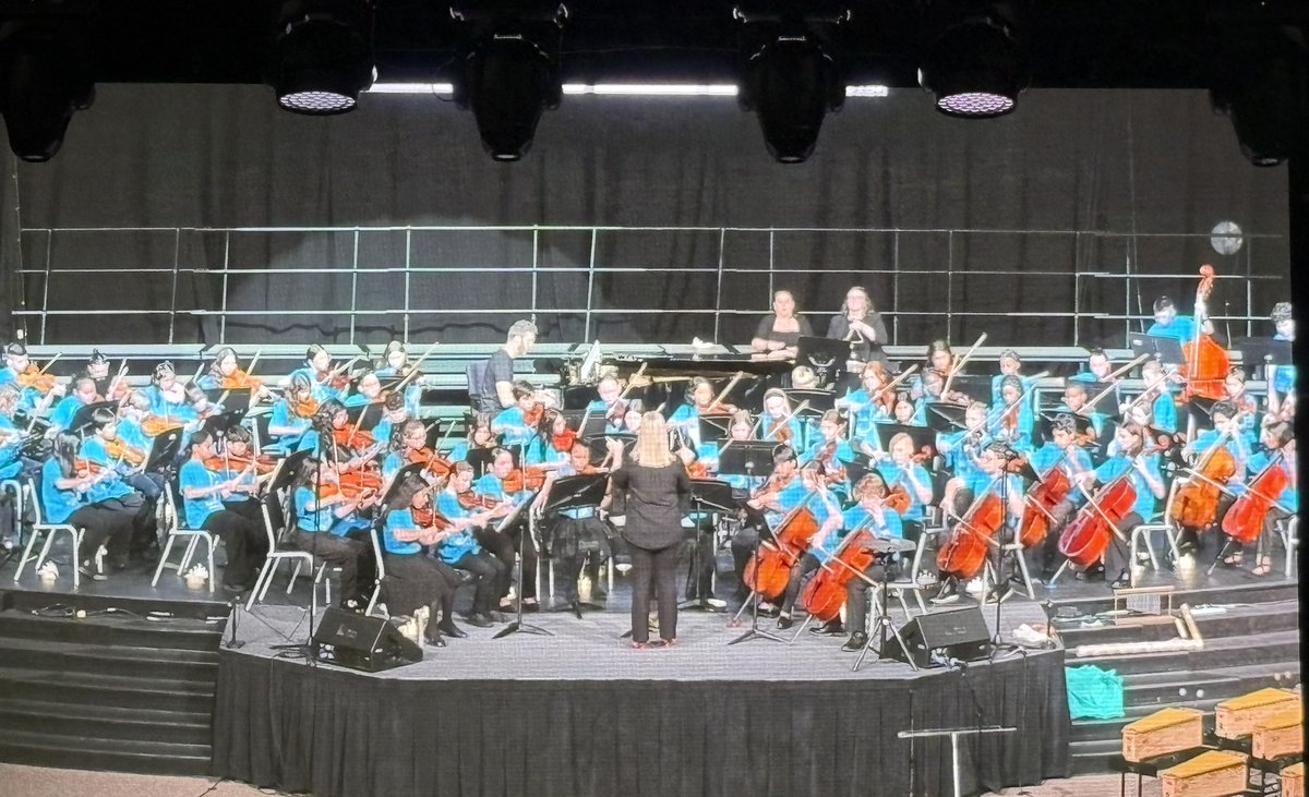 OCPSJessSmith's tweet photo. Two amazing black bears showing off their skills in the All-County Concert this evening. I couldn’t be more proud of them! Thank you OCPS music teachers for all you do to foster a love for the arts in our students. #OCPSArts 💚🖤 https://t.co/fiLXbr2qt5