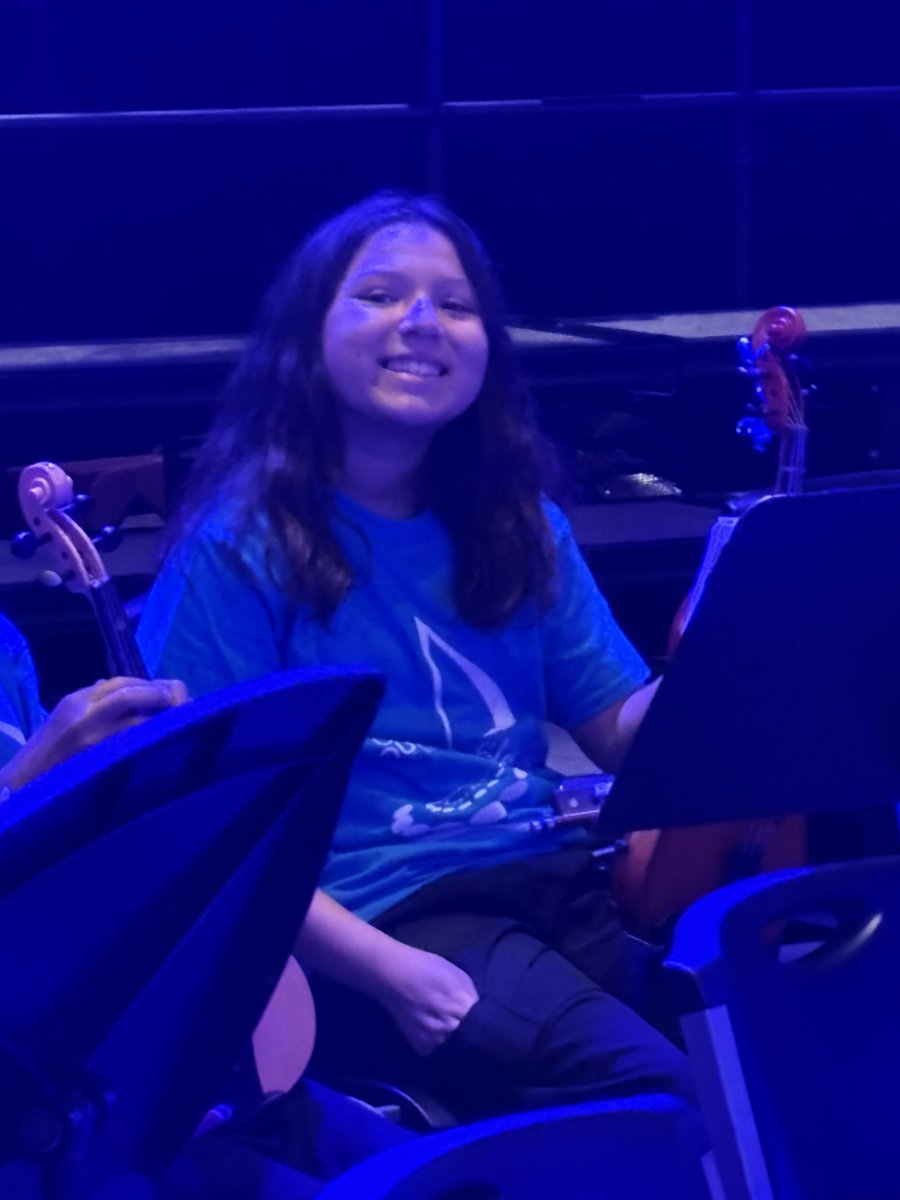 OCPSJessSmith's tweet photo. Two amazing black bears showing off their skills in the All-County Concert this evening. I couldn’t be more proud of them! Thank you OCPS music teachers for all you do to foster a love for the arts in our students. #OCPSArts 💚🖤 https://t.co/fiLXbr2qt5