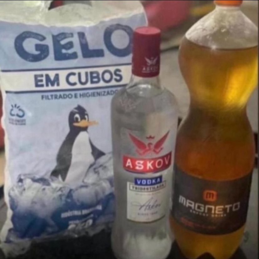 Festa do Memphis tá boa 🔥

Open Bar que fala 🙅🏻🔥🤟🏼